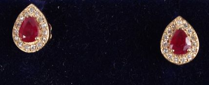 A PAIR OF 18CT YELLOW GOLD, RUBY AND DIAMOND PEAR SHAPED EAR STUDS.