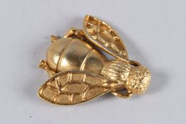 A CHRISTIAN DIOR GILT BEE BROOCH.