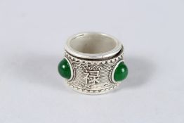 A JADE AND ENAMEL SADDLE RING.