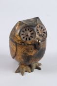 AN UNUSUAL CHINESE BRONZE OWL with lift off top. 5ins high.