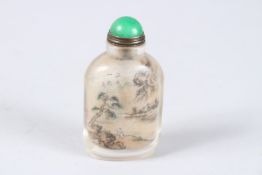 A CHINESE REVERSE PAINTED SNUFF BOTTLE.