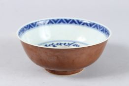 A CHINESE BLUE, WHITE AND BROWN CIRCULAR BOWL. 6ins diameter.