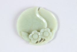 A SMALL CHINESE CARVED JADE PEACH SHAPED DISH. 2ins x 2ins.