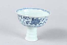 A CHINESE BLUE AND WHITE STEM CUP.