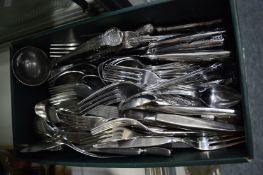 Quantity of flatware.