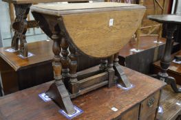An oak drop-leaf gate-leg occasional table.