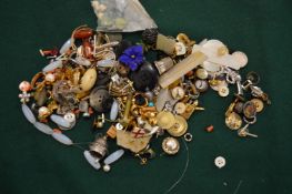 Bijouterie, buttons etc.