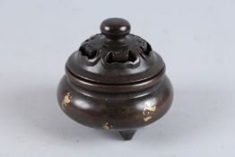 A CHINESE GOLD SPLASH CIRCULAR CENSER AND COVER. 4ins high.