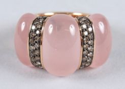 A GOOD 18CT GOLD THREE STONE PINK QUARTZ AND DIAMOND RING.