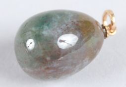 A RUSSIAN HARDSTONE EGG PENDANT.