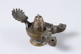 AN ANCIENT ROMAN BRONZE DOUBLE OIL LAMP with shell handle. 5ins high.