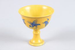 A CHINESE YELLOW GROUND BLUE AND WHITE STEM CUP.