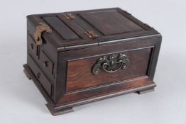 A CHINESE WOODEN TRAVELLING VANITY BOX with mirror. 6.5ins long.
