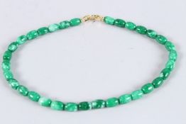 A GREEN BEAD CHAIN.