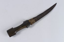 A LARGE 18TH CENTURY OTTOMAN TURKISH DAGGER with gold inlaid watered steel blade and horn handle.