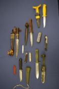 Various penknives, sheaf knives etc.