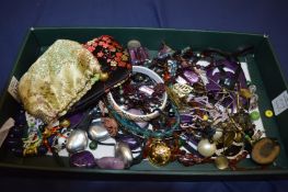 Quantity of bijouterie.