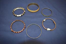 A quantity of bijouterie.