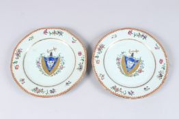 SAMSON OF PARIS, A PAIR OF CIRCULAR PORCELAIN ARMORIAL PLATES, painted to the centre with a coat