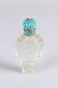 A VERY GOOD GLASS SCENT BOTTLE with gold and turquoise top. 3ins high.