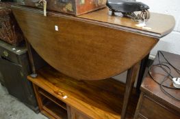 A Georgian mahogany drop-leaf gateleg dining table.