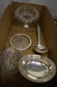 A group of small silver and other items.