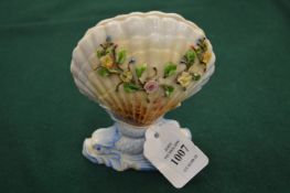A shell shaped porcelain menu holder.
