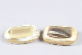 TWO HORN SNUFF BOXES.