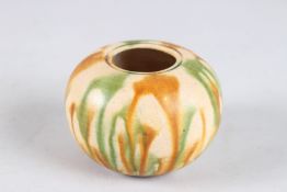 A CHINESE TANG STYLE TRIPLE-COLOURED BRUSH WASHER. 10cms diameter.