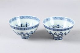 A PAIR OF CHINESE BLUE AND WHITE BOWLS in the Ming style.