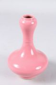 A CHINESE PINK GROUND GARLIC HEAD VASE bearing six-character mark. 16cms high.