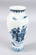 A CHINESE BLUE AND WHITE VASE.