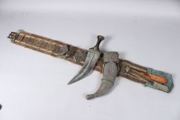 A VERY FINE 19TH CENTURY ARAB YEMENI HORN HILTED SILVER MOUNTED JAMBIYA DAGGER with its original