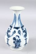 A CHINESE BLUE AND WHITE VASE.