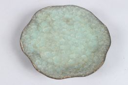 A CHINESE CRACKLE GLAZED SHALLOW BOWL. 15.5cms diameter.