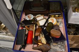 Miscellaneous collectables.