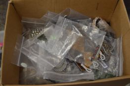 Quantity of bijouterie.