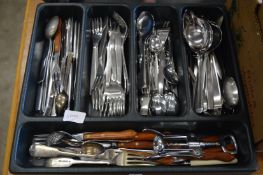 Quantity of cutlery.