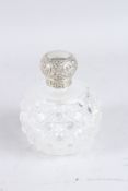 A SILVER TOP CUT GLASS SCENT BOTTLE. Chester 1900.