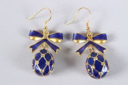 A GOOD PAIR OF RUSSIAN BLUE ENAMEL SILVER EGG AND RIBBON EARRINGS.