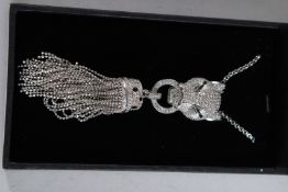A SILVER PANTHER HEAD TASSLE NECKLACE.