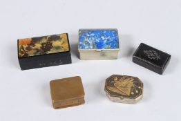 FIVE VARIOUS SNUFF BOXES.