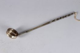 A GEORGIAN TODDY LADLE.
