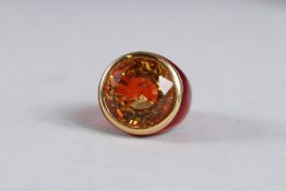 AN 18CT GOLD BACCARAT CRYSTAL RING.