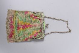 AN EDWARDIAN MESH PURSE.