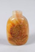 A CHINESE AGATE SNUFF BOTTLE.