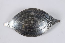A 19TH CENTURY SOUTH EAST ASIAN INDONESIAN NIELLO AND SILVER BELT BUCKLE. 6.5ins x 3.25ins.