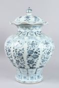 A LARGE FINE CHINESE BLUE AND WHITE GINGER JAR AND COVER.