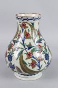 A GOOD OTTOMAN TURKISH IZNIK VASE. 10.5ins high.