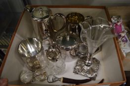 Various plated items.